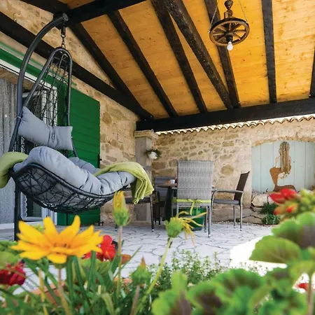 Σπίτι διακοπών Two-bedroom Holiday In Ražanac