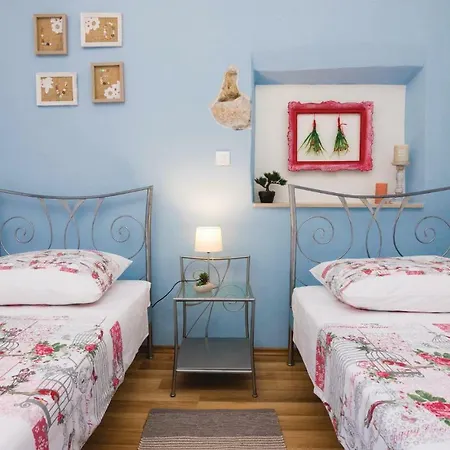 Two-bedroom Holiday In Σπίτι διακοπών Ražanac