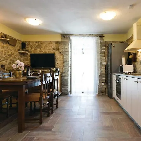 Two-bedroom Holiday In Σπίτι διακοπών *