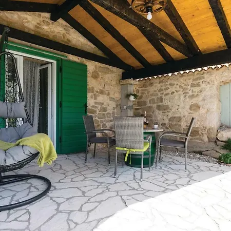 Σπίτι διακοπών Two-bedroom Holiday In Ražanac