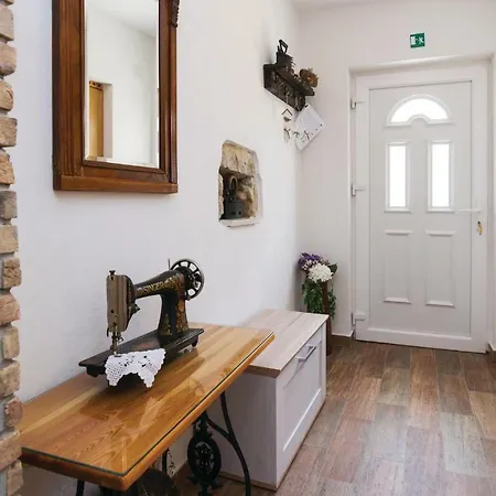 Two-bedroom Holiday In Ražanac