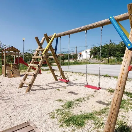 Two-bedroom Holiday In Σπίτι διακοπών *